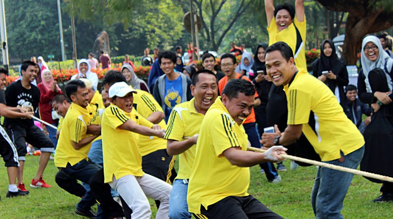 Berkompetisi dengan Semangat Kekeluargaan dalam FMIPA Family Day 2017