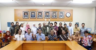 Foto bersama setelah FMIPA berhasil mempertahankan ISO 9001:2015